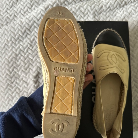 Selling Chanel slides - Picture 2 of 2